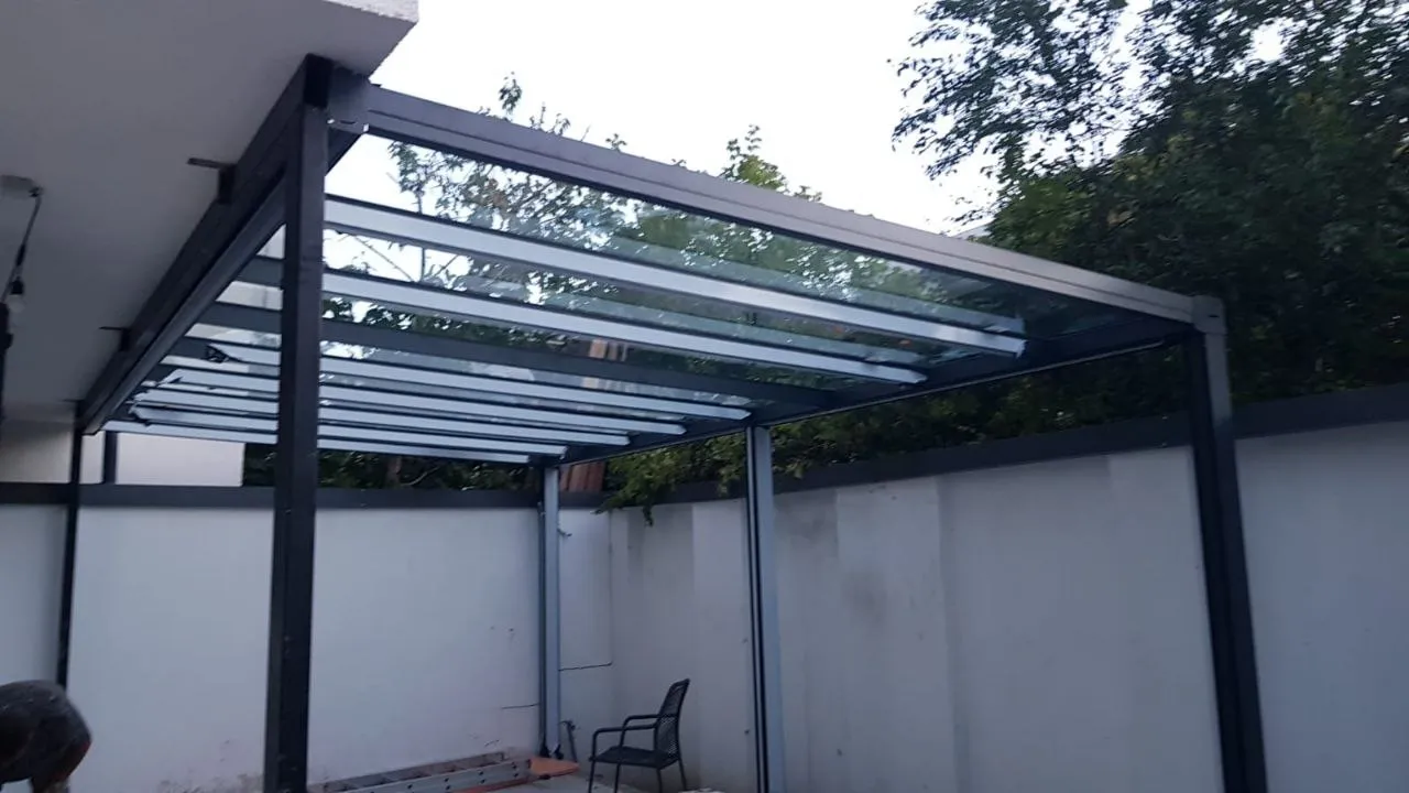 Pergole – Soluții moderne și versatile pentru spațiile exterioare