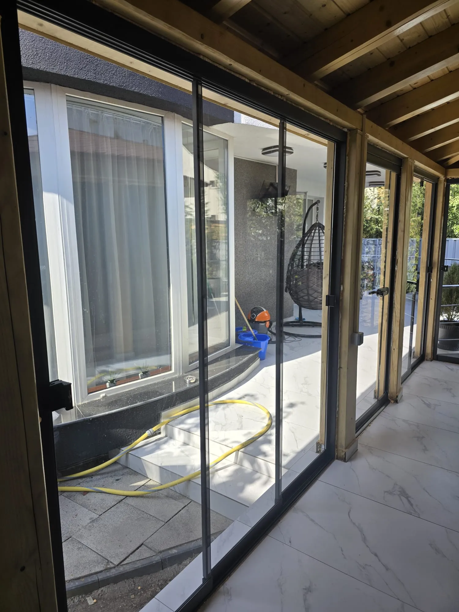 Închideri Terase cu Sticlă Securizată 