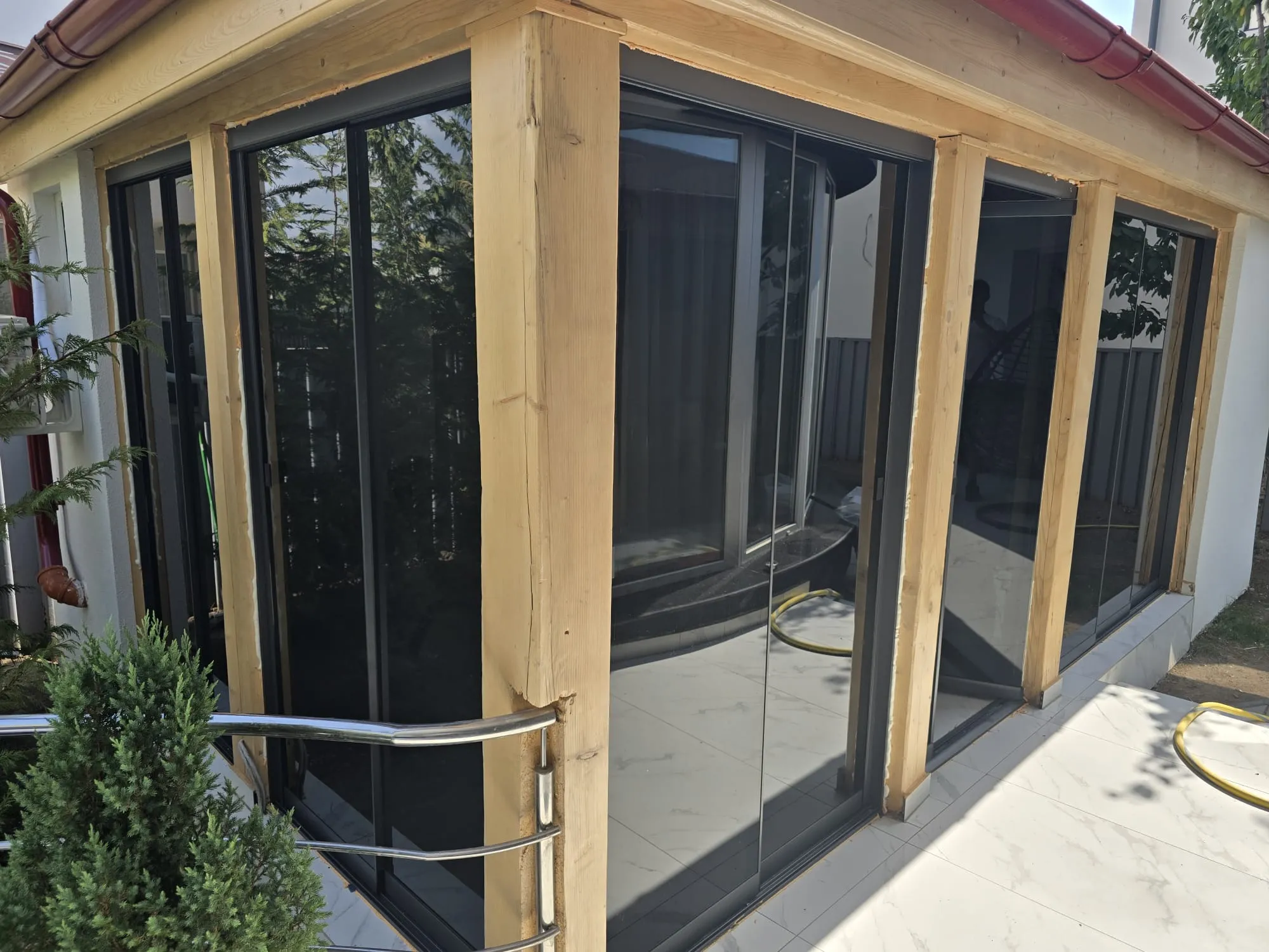 Închideri Terase cu Sticlă Securizată 