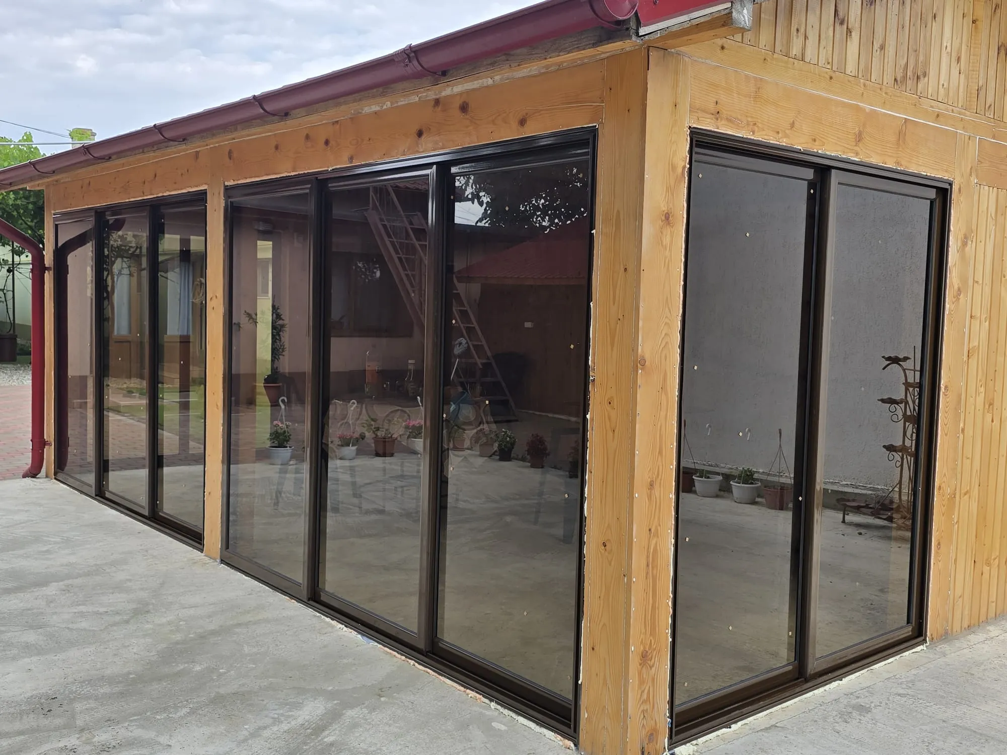 Închideri Terase cu Sticlă Securizată 