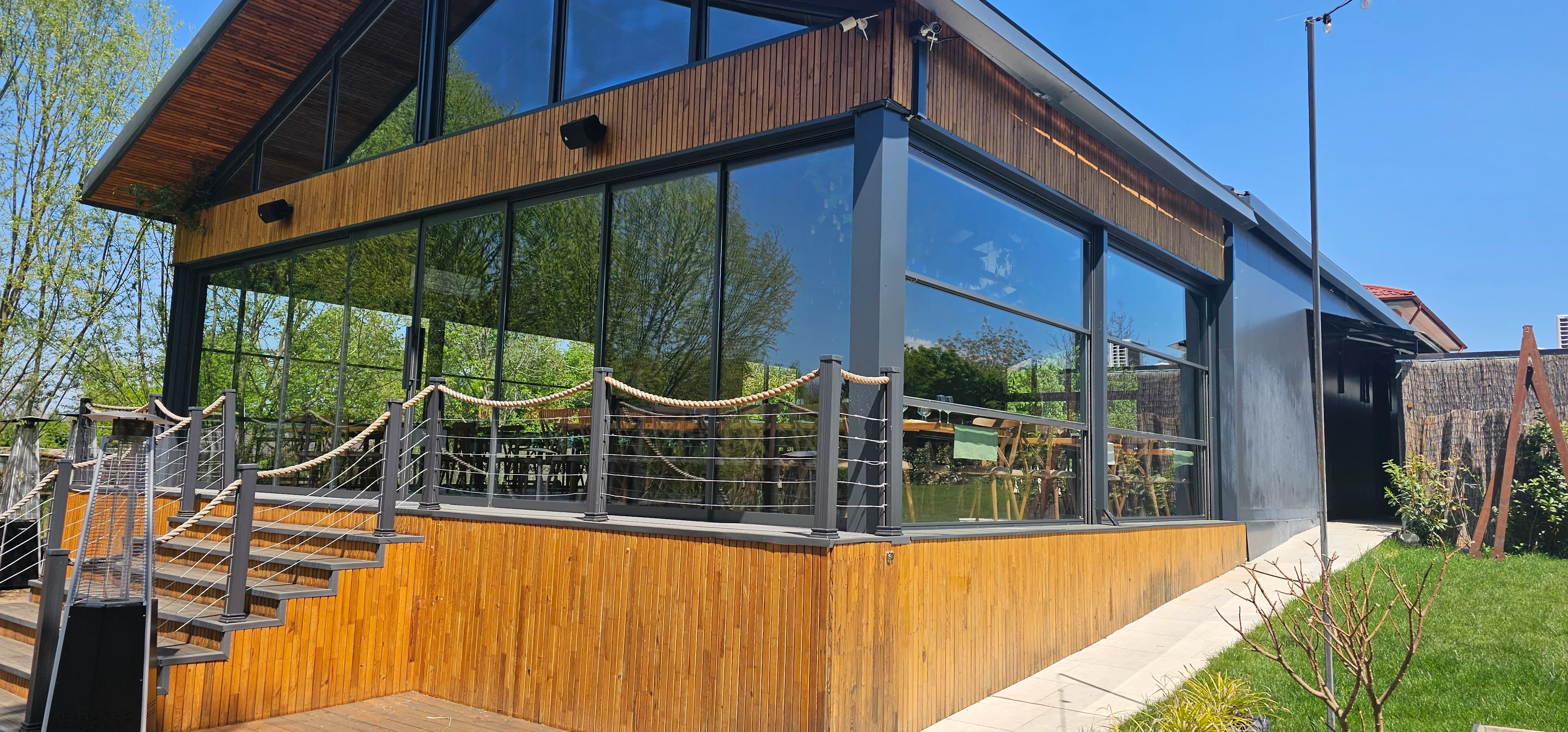 Închideri Terase cu Sticlă Securizată 