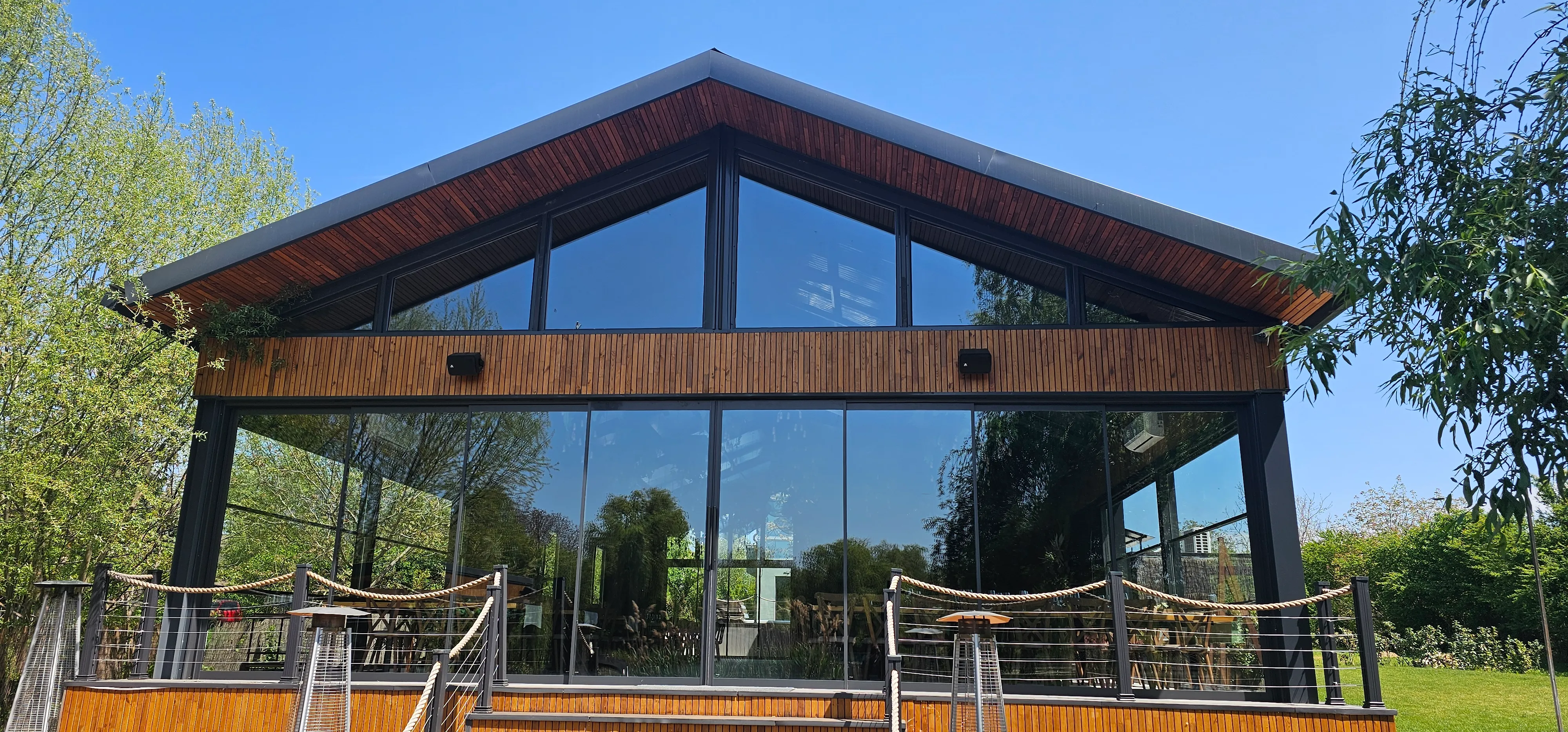 Închideri Terase cu Sticlă Securizată 