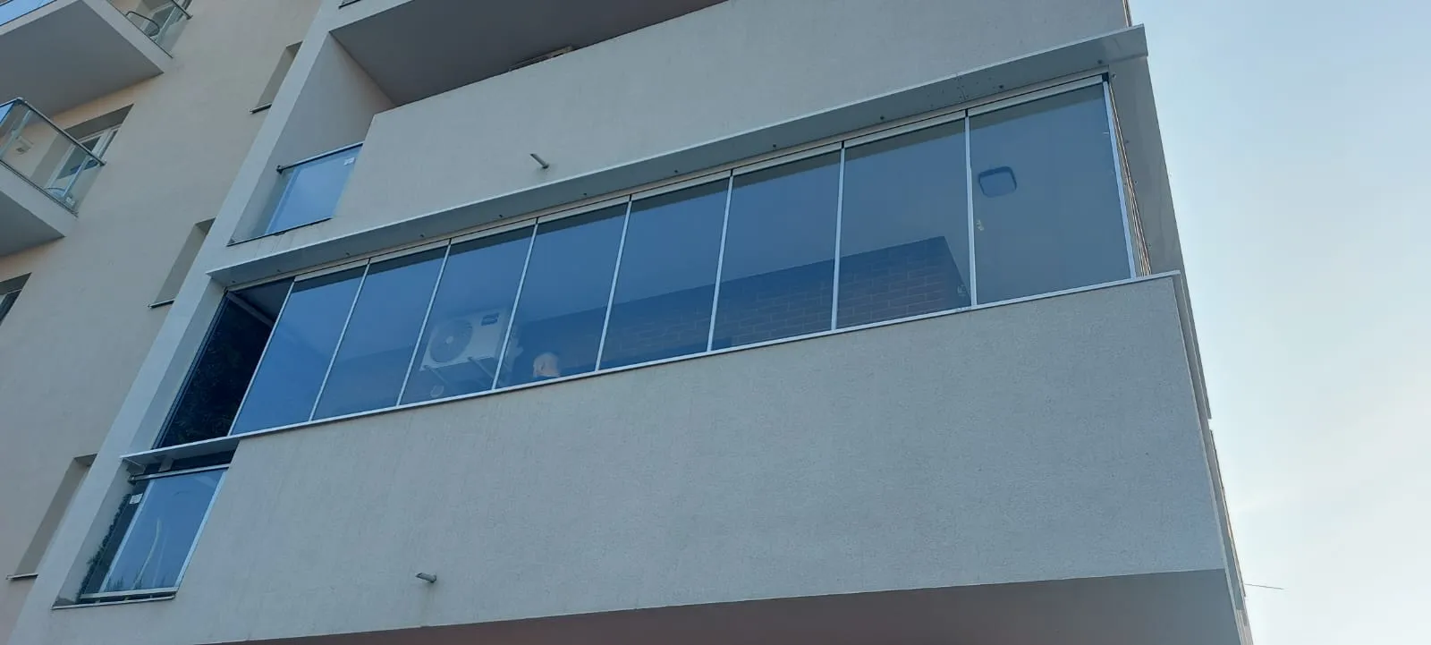 Închideri Balcoane cu Sticlă Securizată