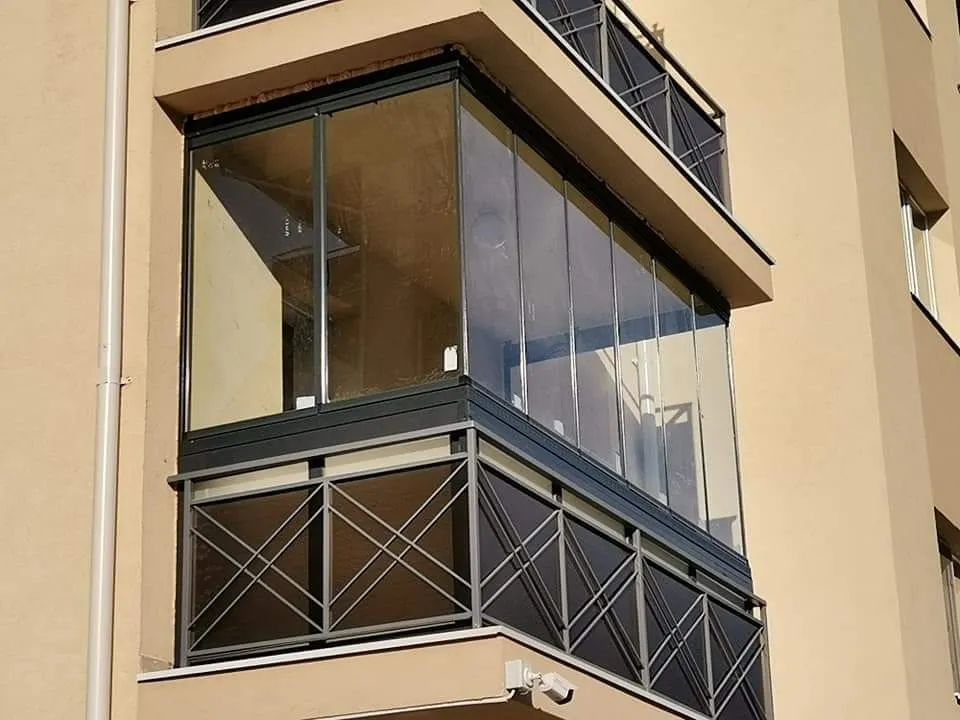 Închideri Balcoane cu Sticlă Securizată
