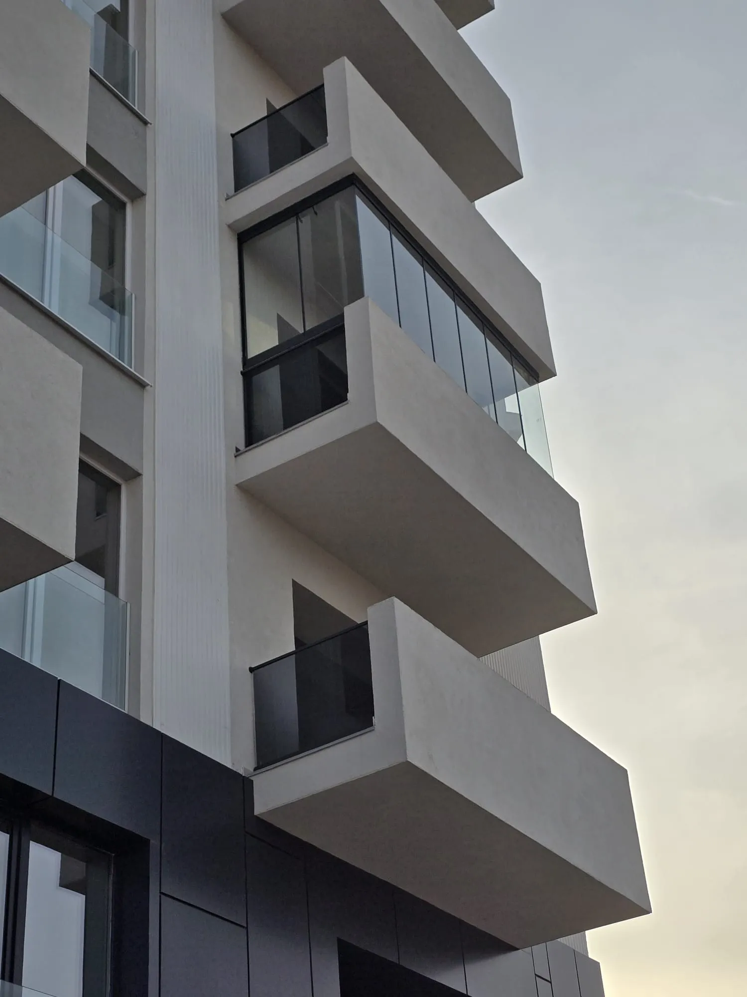 Închideri Balcoane cu Sticlă Securizată