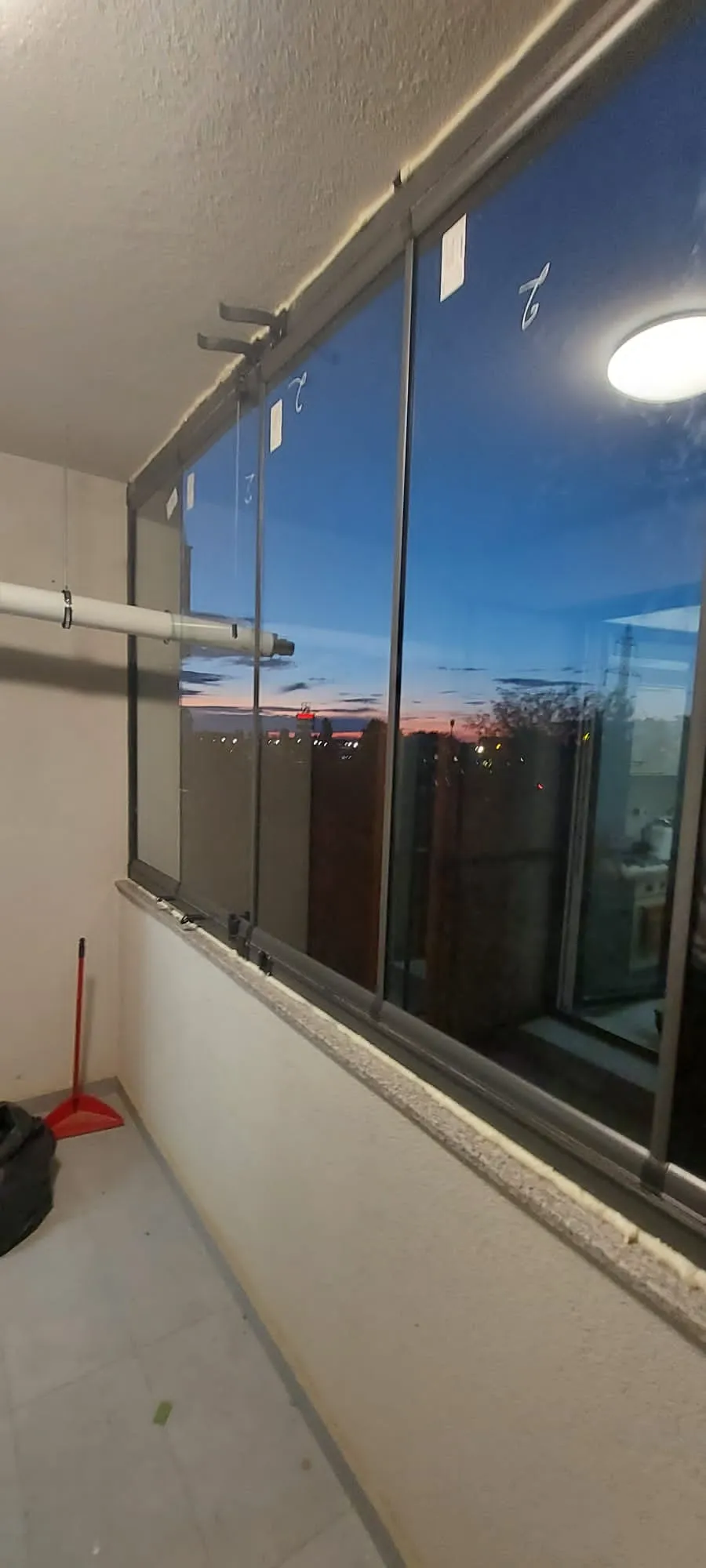 Închideri Balcoane cu Sticlă Securizată