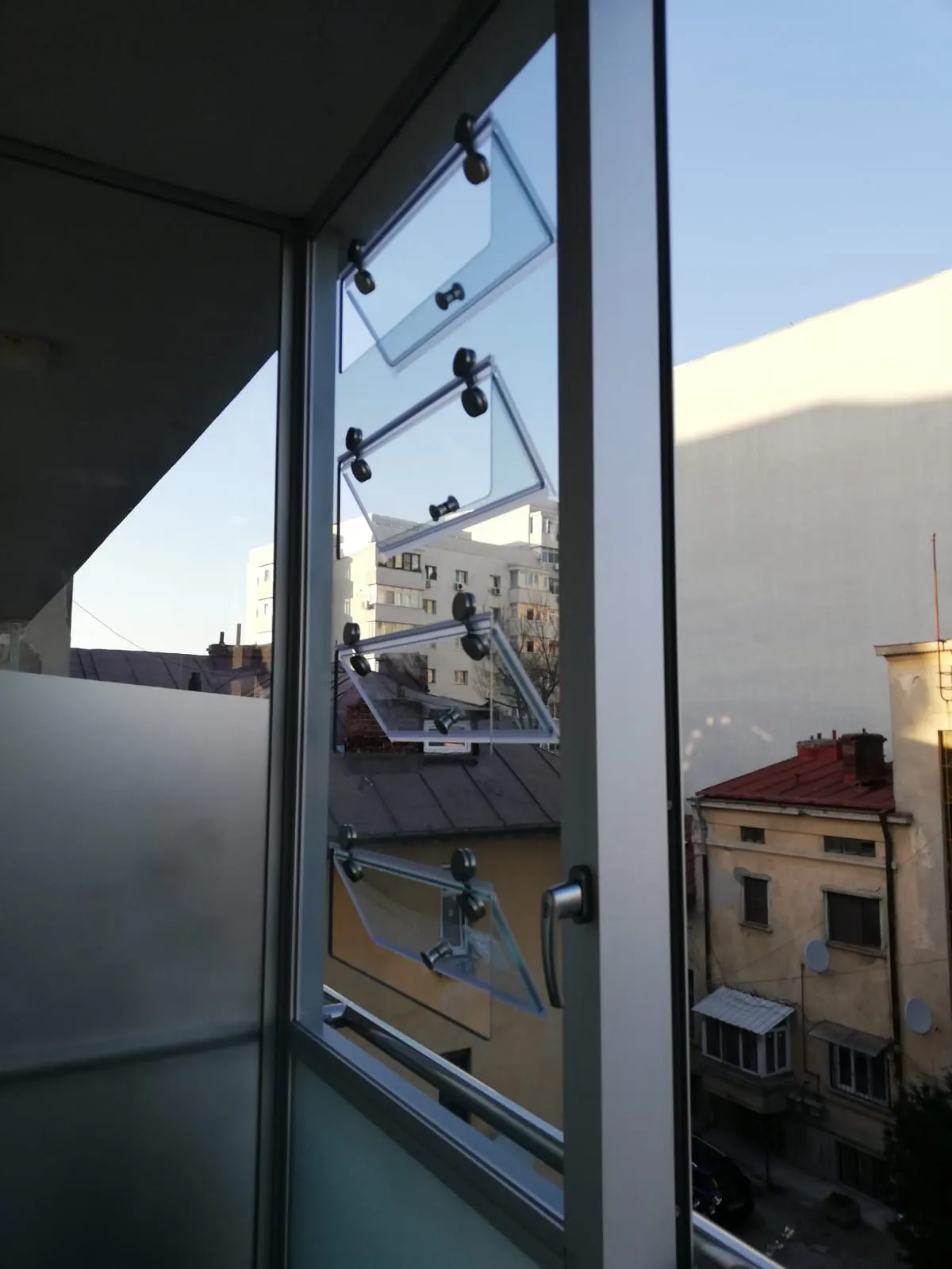 Închideri Balcoane cu Sticlă Securizată