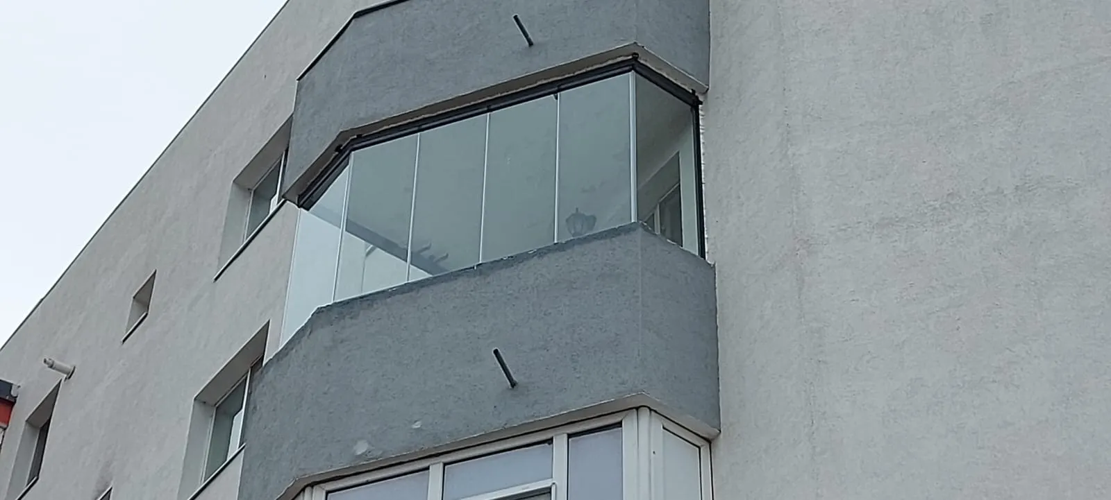 Închideri Balcoane cu Sticlă Securizată