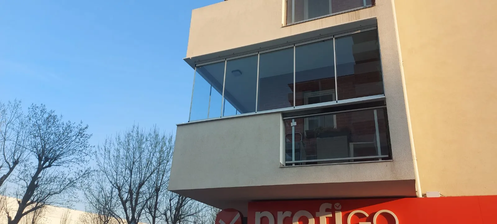 Închideri Balcoane cu Sticlă Securizată