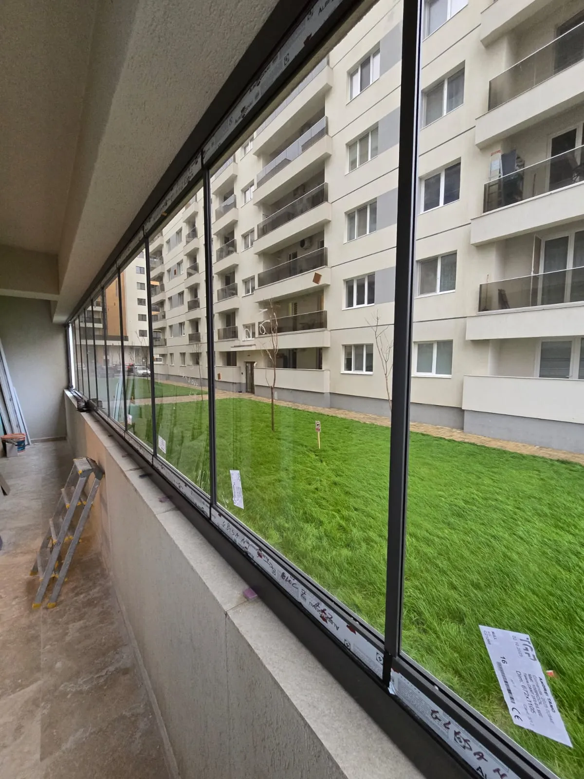 Închideri Balcoane cu Sticlă Securizată