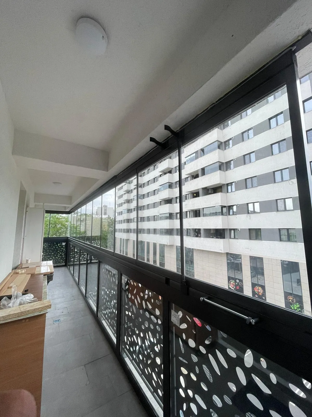 Închideri Balcoane cu Sticlă Securizată