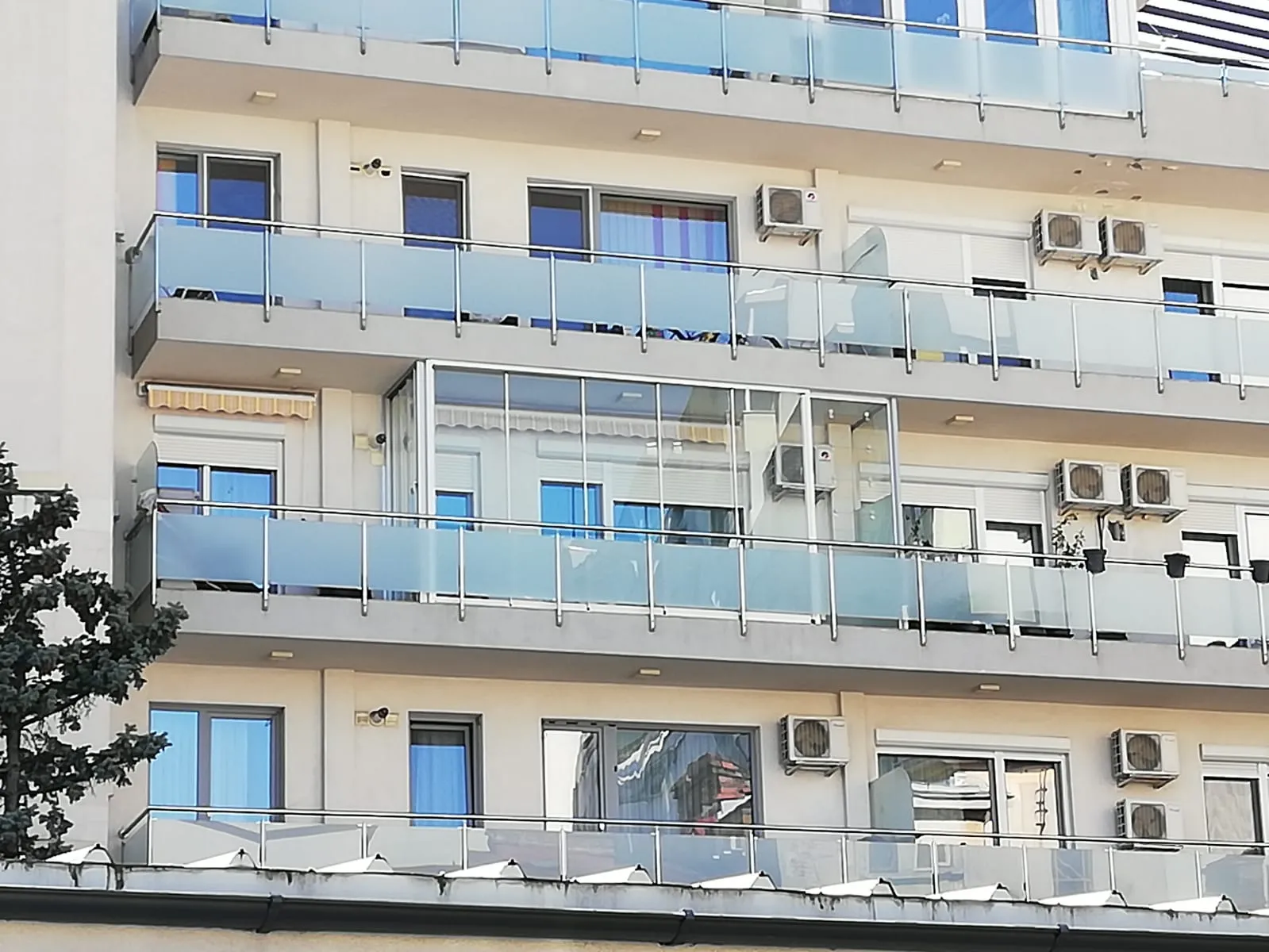 Închideri Balcoane cu Sticlă Securizată