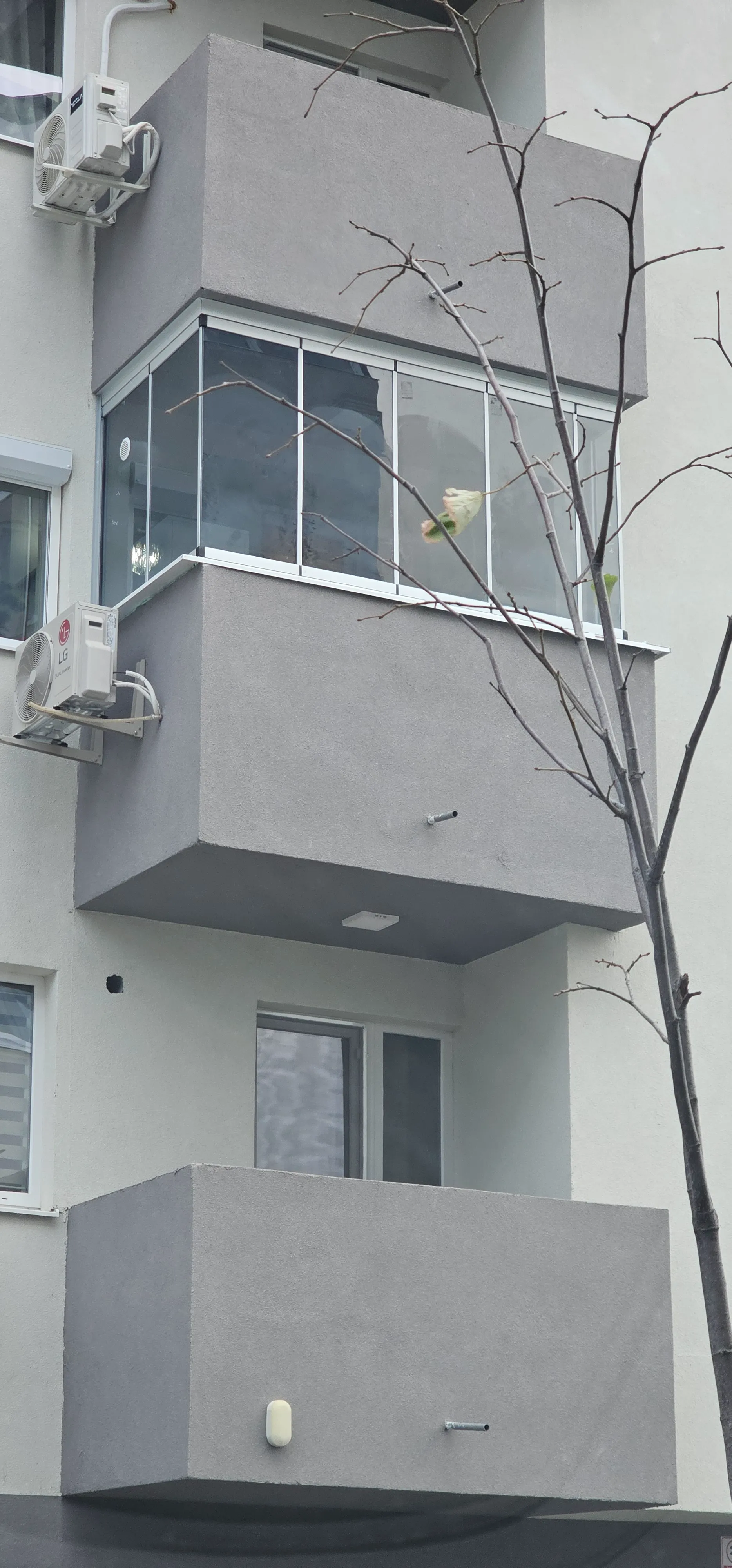 Închideri Balcoane cu Sticlă Securizată